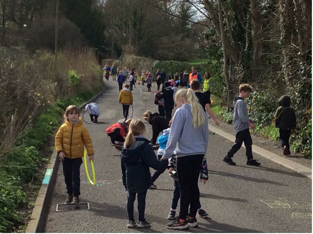 Fantastic write up by <a href="/TaliaDigitalia/">Talia</a> about the 1st play street in Freshford 👇walkridebath.org.uk/2024/03/26/shi…

The event was very succesful and a step towards a potential #schoolstreet, which we so desperately need rolling out across Bath and North East Somerset ⛹️☀️🌳🛴🚲