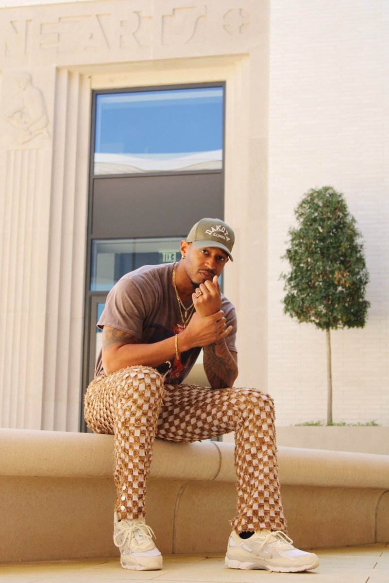 Keith_NOO_Sweat's tweet photo. OOTD https://t.co/EsQGIjnM2a