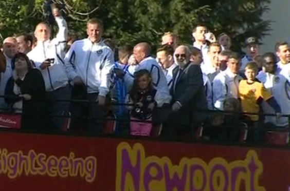 AndrewPenman1's tweet image. Jordan James; what a player he is (by the way). Sadly here's probably the only time you'll ever see of him in a @NewportCounty shirt. Celebrating promotion with dad Tony back in 2013