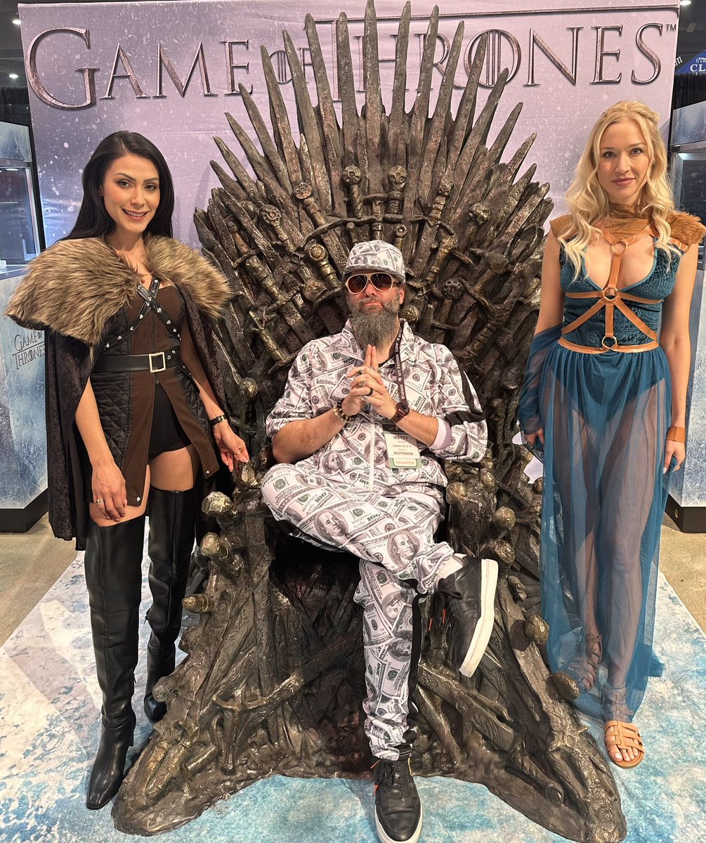 mattyrock2k's tweet image. Much love and happy…whatever day it is peeps. PCA 2024 with the @drewestatecigar crew was a blast. As always, Las Vegas wore me down, but I still love her. Got to be a pretend king for a bit at the @STDupont_USA booth. #love #PCA2024 #huskyaquaman #ruizing #happy #drewestate