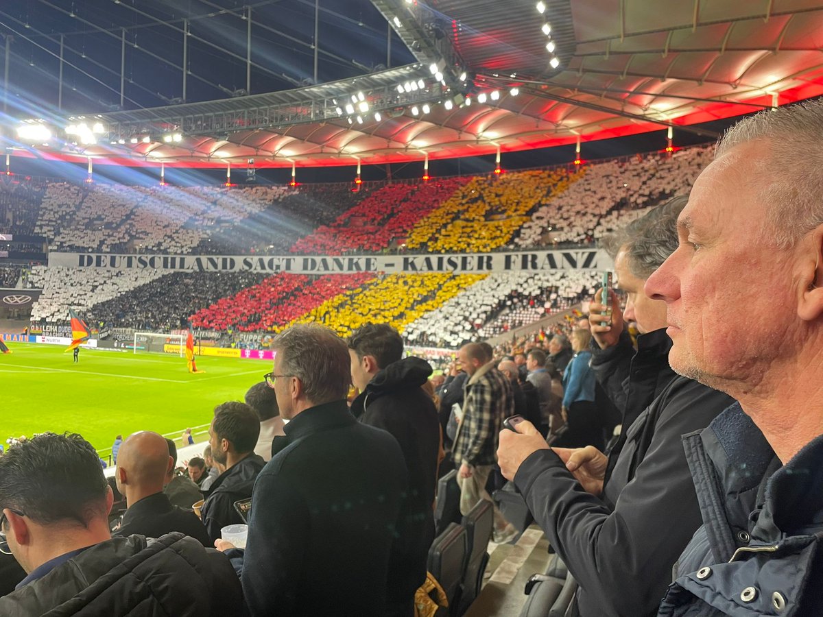 In dankbarer Erinnerung!
#Kaiser #Franz #Beckenbauer 
<a href="/beckenbauer/">Franz Beckenbauer</a> <a href="/DFB_Team/">DFB-Team</a>