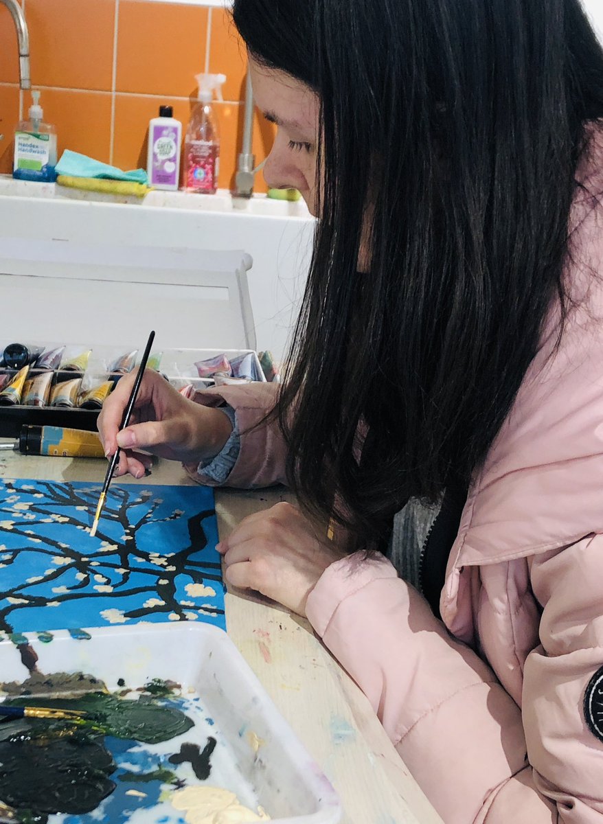 Cinene focusing during her 1-2-1 @touchbasepears creating her blossom painting, part of her process involves mapping and planning out what she is going to do #ThisisMyArt #process #painting