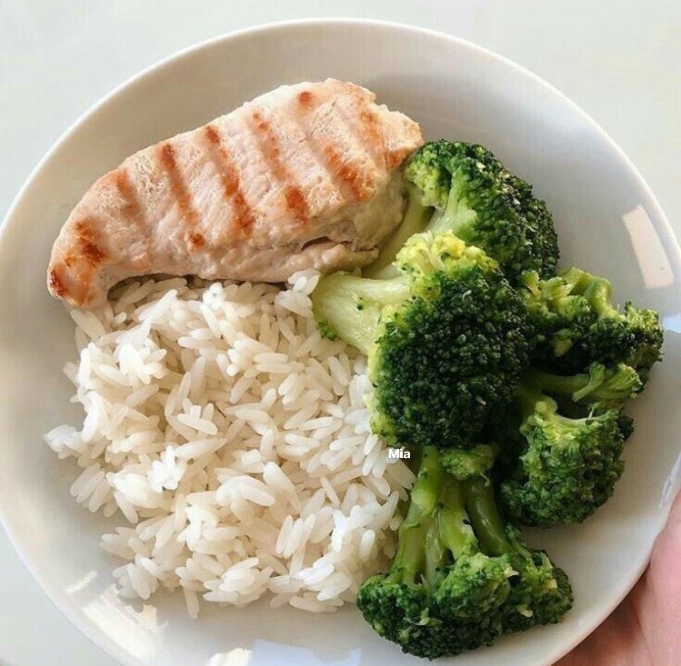 eatsimple_x's tweet image. Pentingnya Menjaga Kesehatan Lambung ‼️🤷🏻‍♀️🤦🏻‍♂️🥗🥦🥛🍉

Berikut beberapa makanan yang baik untuk kesehatan lambung:

1. Sayuran non-asam:

Sayuran seperti bayam, brokoli, kentang, lobak, dan wortel adalah pilihan yang baik karena mengandung serat tinggi dan tidak menyebabkan…