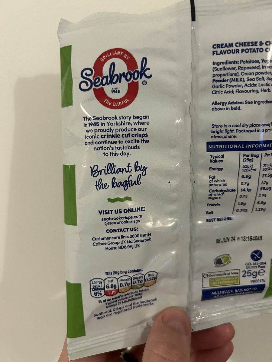 brisc26's tweet photo. @SeabrookCrisps The back of the packet states ‘brilliant by the bagful’ this is not a bag full! https://t.co/Sz8idteKoJ