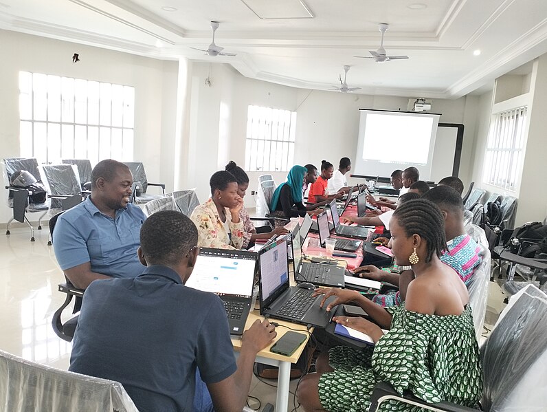 Retour en image sur la quinzaine des autrices francophones 2024 au #Togo . Des articles #Wikipédia enrichis, de nouveaux contributeurs formés, une communauté renforcée. Grand🙏aux @lessanspagEs  @WikimediaTg
