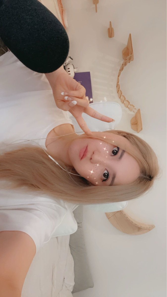 hm i’m starting to feel bad spamming you with “i’m live” selfies twitch.tv/angelskimi