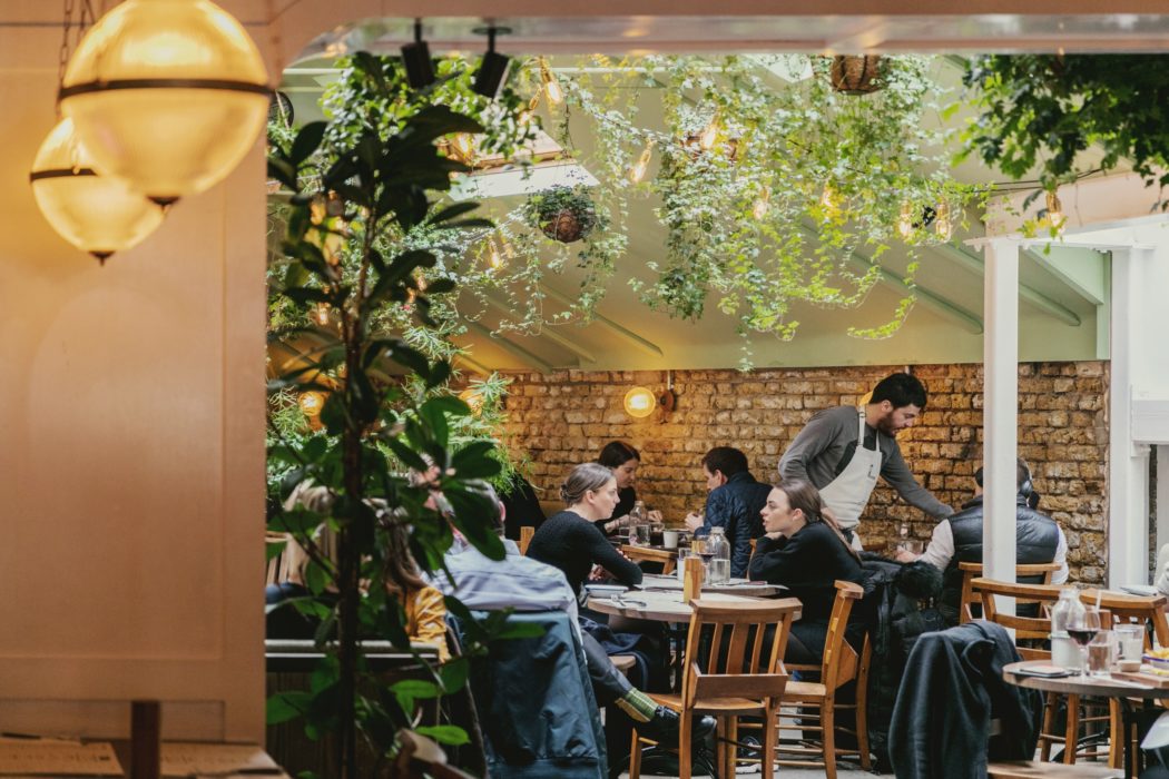 🌎🍴 A growing number of London Bridge restaurants are being awarded the Sustainable Restaurant Association’s ‘Food Made Good Standard’. Big congrats to @flatironsteak, the latest to acquire an impressive 3 star rating! 👏 Read more: teamlondonbridge.co.uk/noticeboard/20…