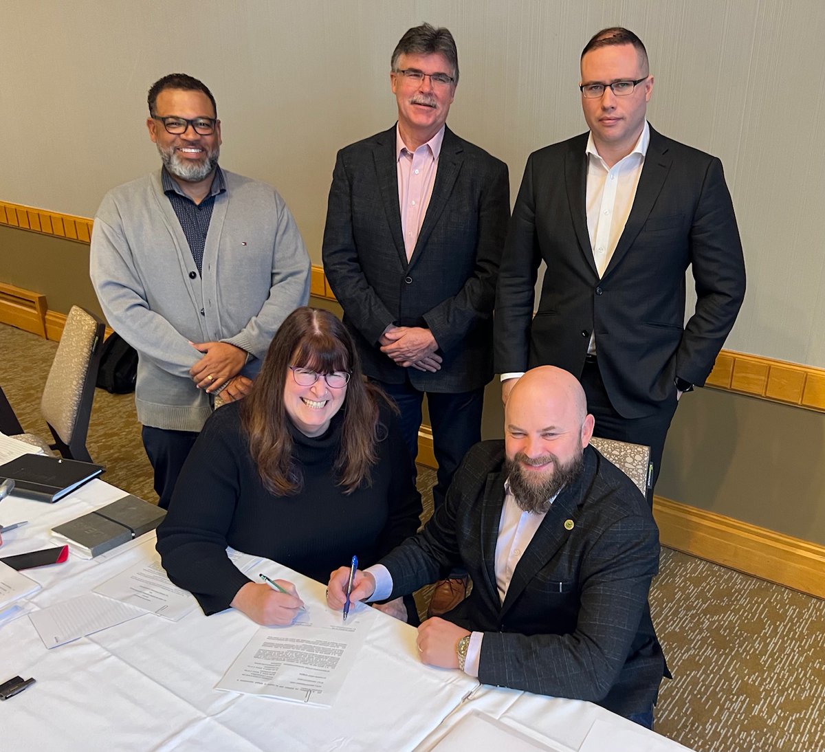 At @NUPGE's National Executive Board meeting, and happy to witness the signing of BC Ferry & Marine Workers' Union (@BCFMWU)'s affiliation w @bcgeu With: @steph_smith303, @paulgfinch, Eric McNeely & @JMACL3AN #UnionsForPublicGood