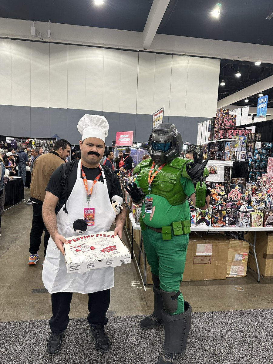 Never posted on twitter but here’s my #doomguy  / #doomslayer classic armor cosplay I did for @comicconla currently working on it to be better for @LVLUPEXPO 
#doom #doometernal #cosplay #3dprint #pizzatower