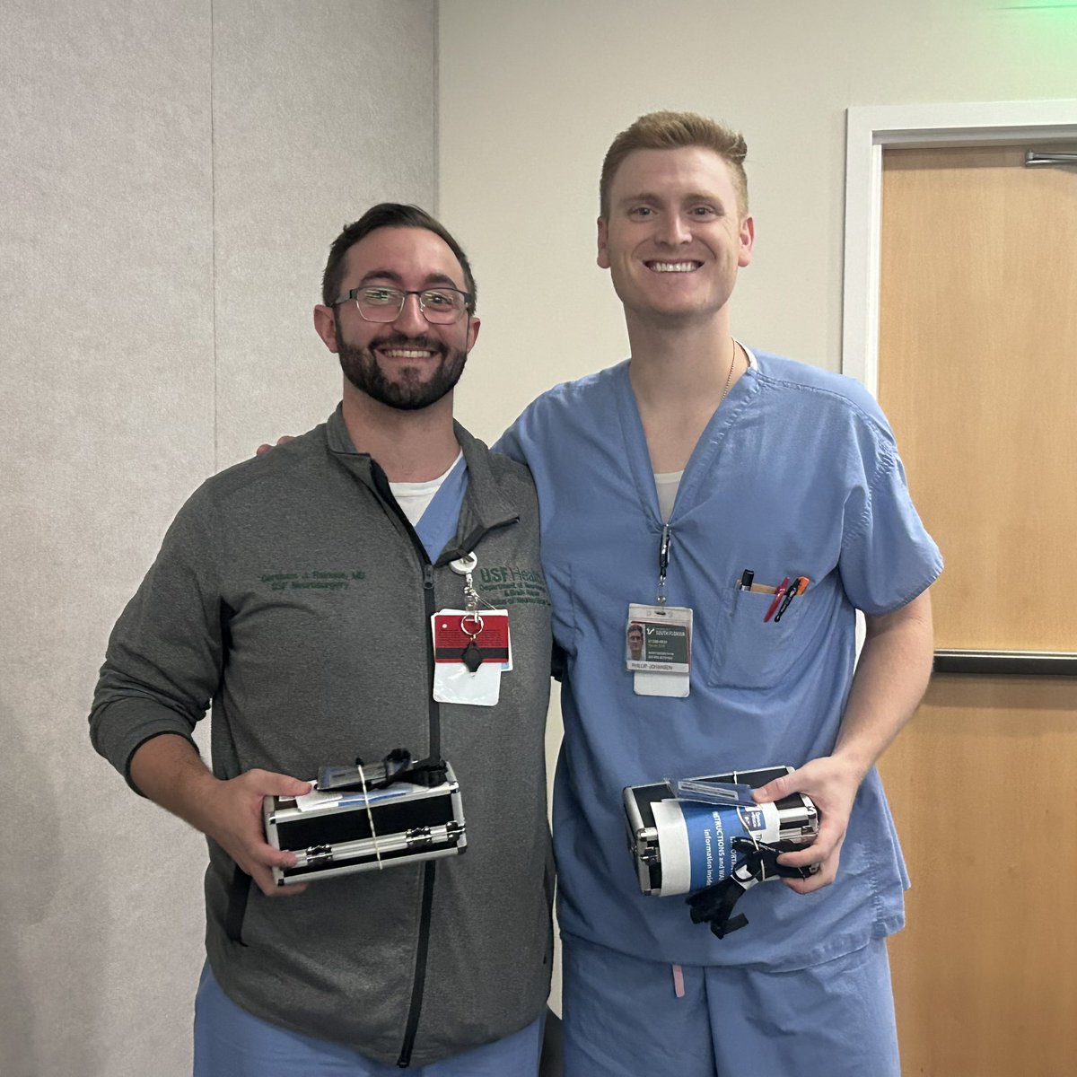 Congratulations are in order! 🎉 Our current PGY1s, Dr. Mitch Johansen and Dr. Gersham Rainone, were presented their surgical loupes last week by Dr. Mark Greenberg, Residency Program Director. What an exciting milestone - great work to both! 🤓 #neurosurgeryresidentsrock