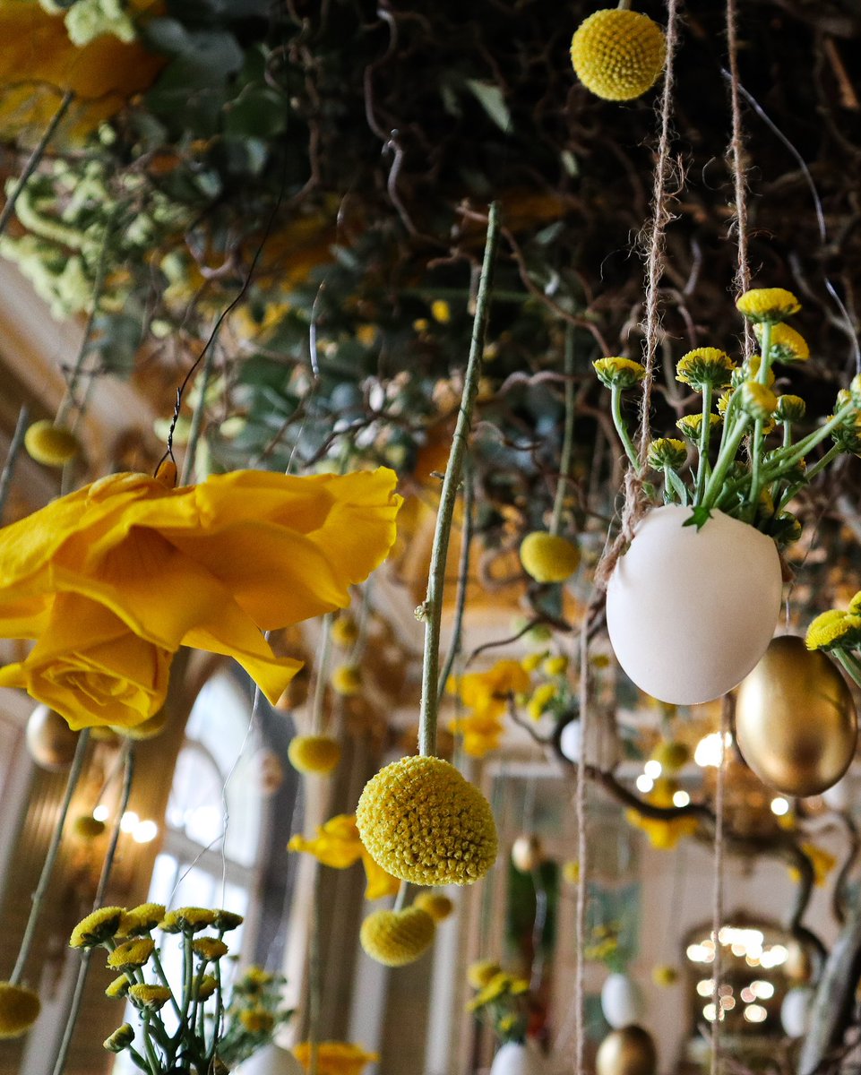 Behold our egg-ceptional Club inspired Easter egg, crafted by Pall Mall’s Head Pastry Chef, Josh Shehan and his team, on display in the Club Room. Members and their guests can also step into the enchanting world of Easter wonder in the Great Gallery with its spring floral display