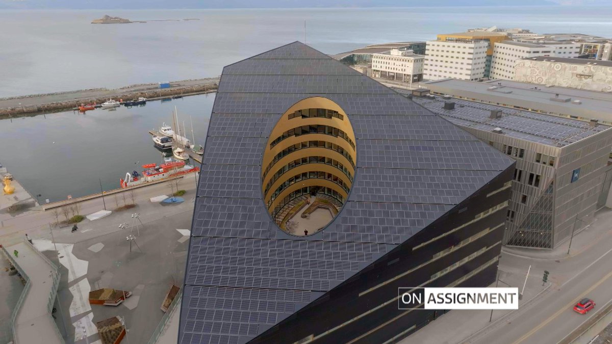 Norway’s economy relies heavily on polluting fossil fuels but it’s still aiming to be carbon neutral by 2050. @MartinstewITV travels to Trondheim to find out how a pioneering, ultra-sustainable building may get them closer to their goal. Watch On Assignment at 10:45pm on @ITV