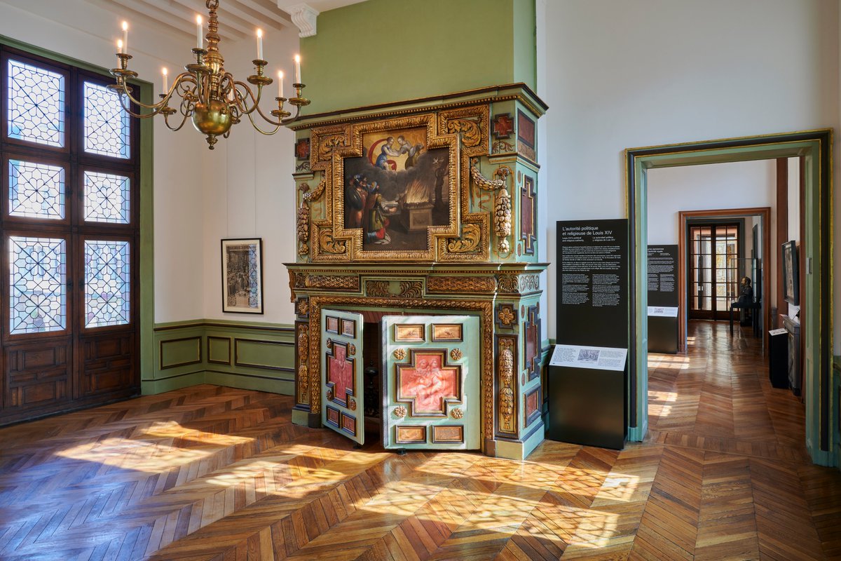 Et si vous veniez au musée ce week-end ? 👀 Cette cheminée à motifs de guirlandes de fruits provient d’un hôtel de la rue des Bernardins datant du 17e siècle, qui était au 19e siècle le presbytère de l’église Saint-Nicolas-du-Chardonnet. 👉url-r.fr/vVNRN 📷Pierre Antoine