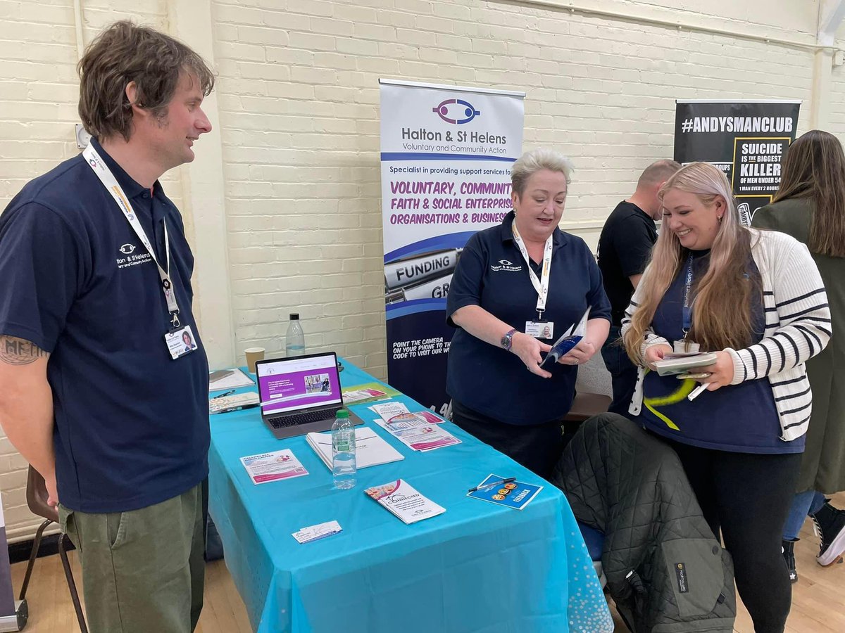 St Helens Connected team out at @ParkFarmACYP Open Day this morning 🤝💜💙 #Community #sthelenstogether