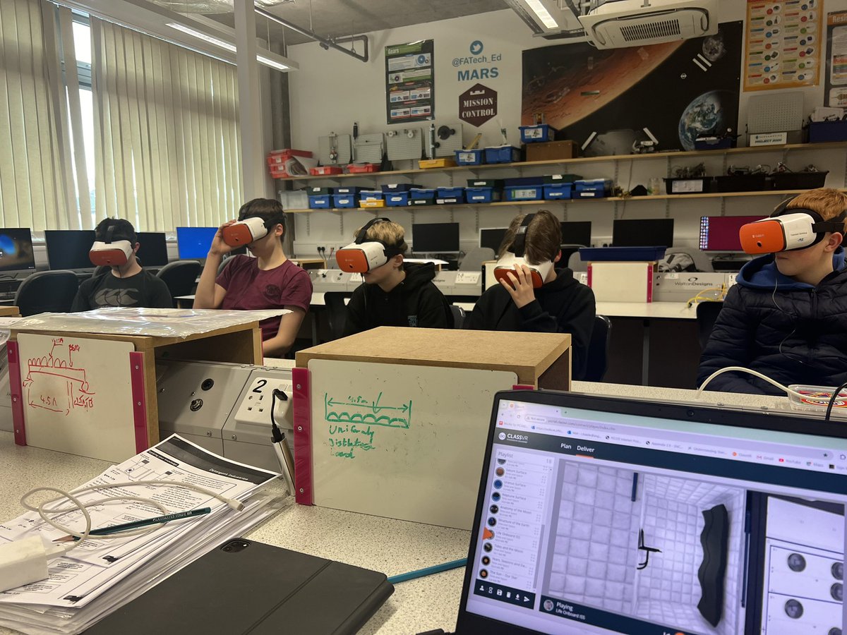 FATech_Ed's tweet image. S2 preparing  for lift off and a life on mars making and programming robots - after a wee trip to  Avantis world #VRandArinEdu @ClassVR  #FORopportunitiesForAll