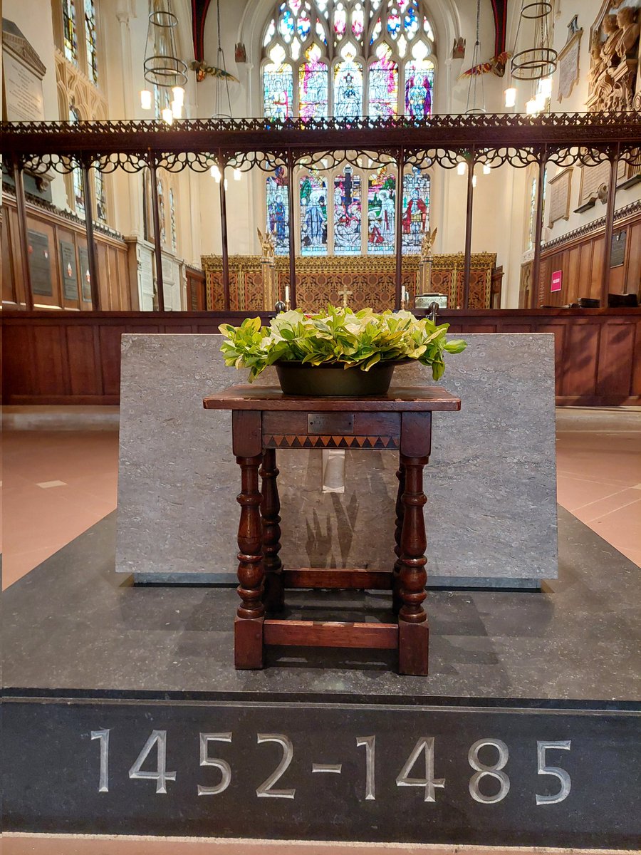 White roses placed near the tomb of King Richard III to mark the 9th anniversary of his Reinterment in the Cathedral.