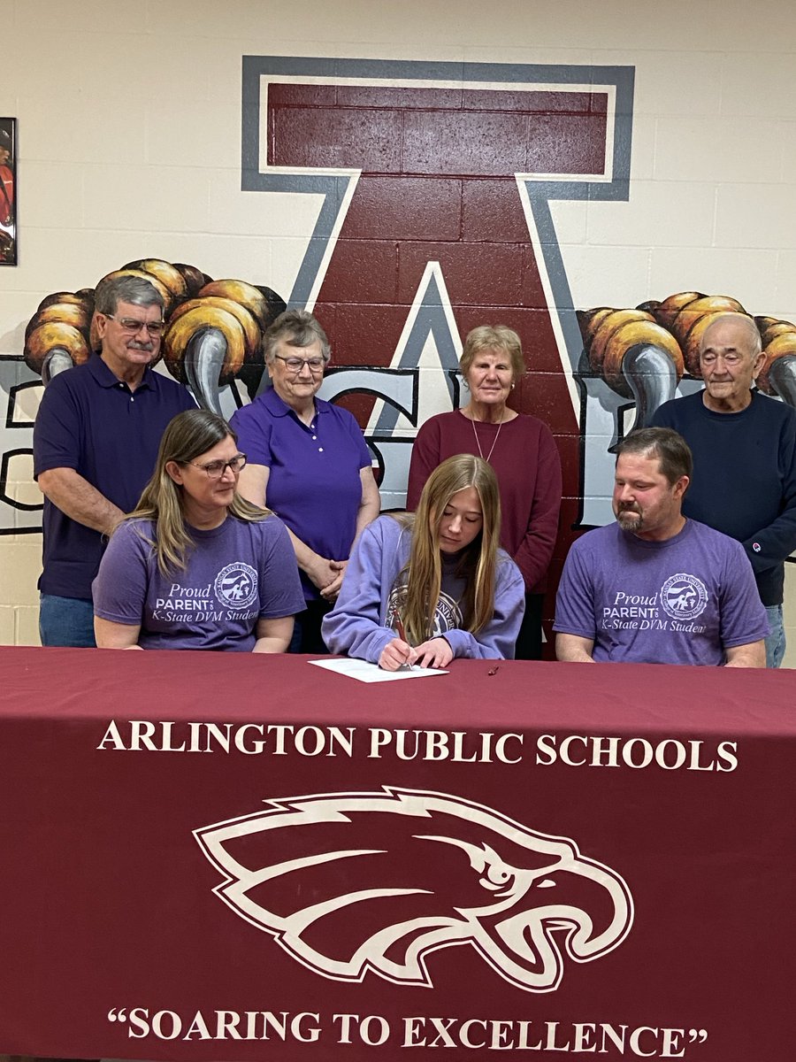 Congratulations to Brooke Hilgenkamp on her acceptance to the Kansas State University Veterinary Scholar Early Admission Program!