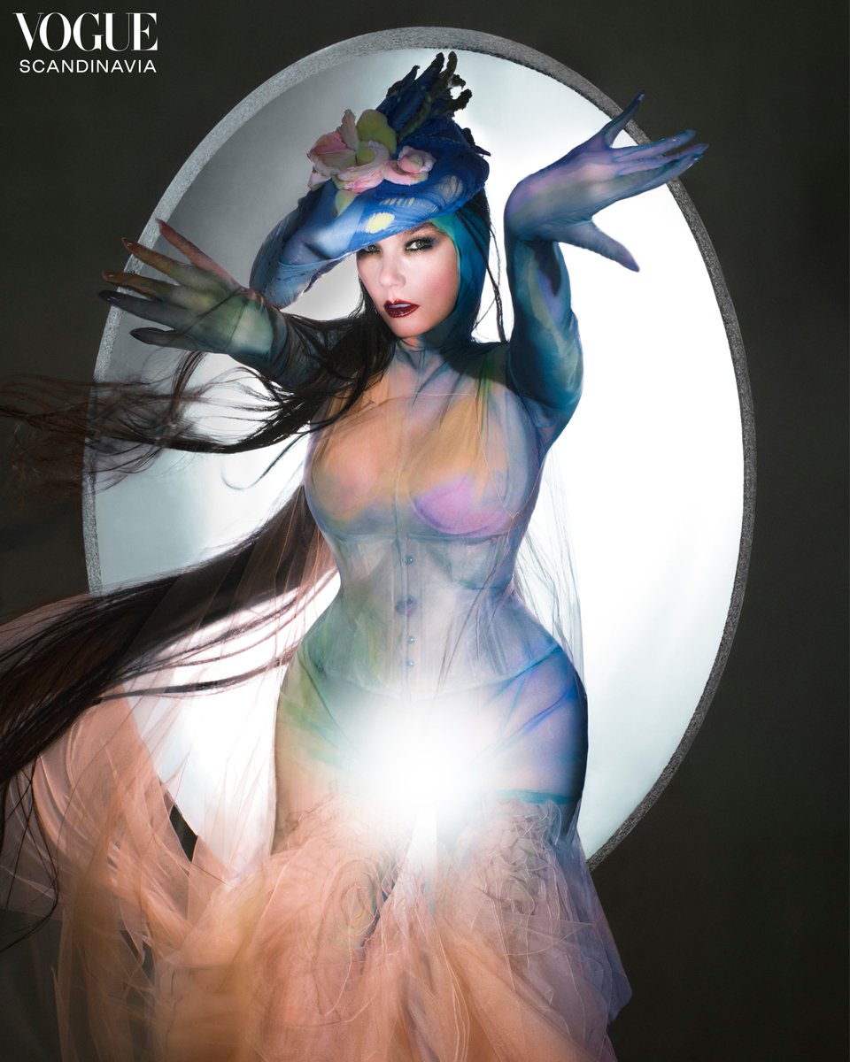 i am so honoured to be wearing this margiela dress !!
 
i got super mushy at the fashion shoot when i slipped on the prosthetic hips , it seemed such a full circle since the mannequin margiela-pieces i was wearing in the early 90 ́s . 
so wonderful how galliano threw away both of