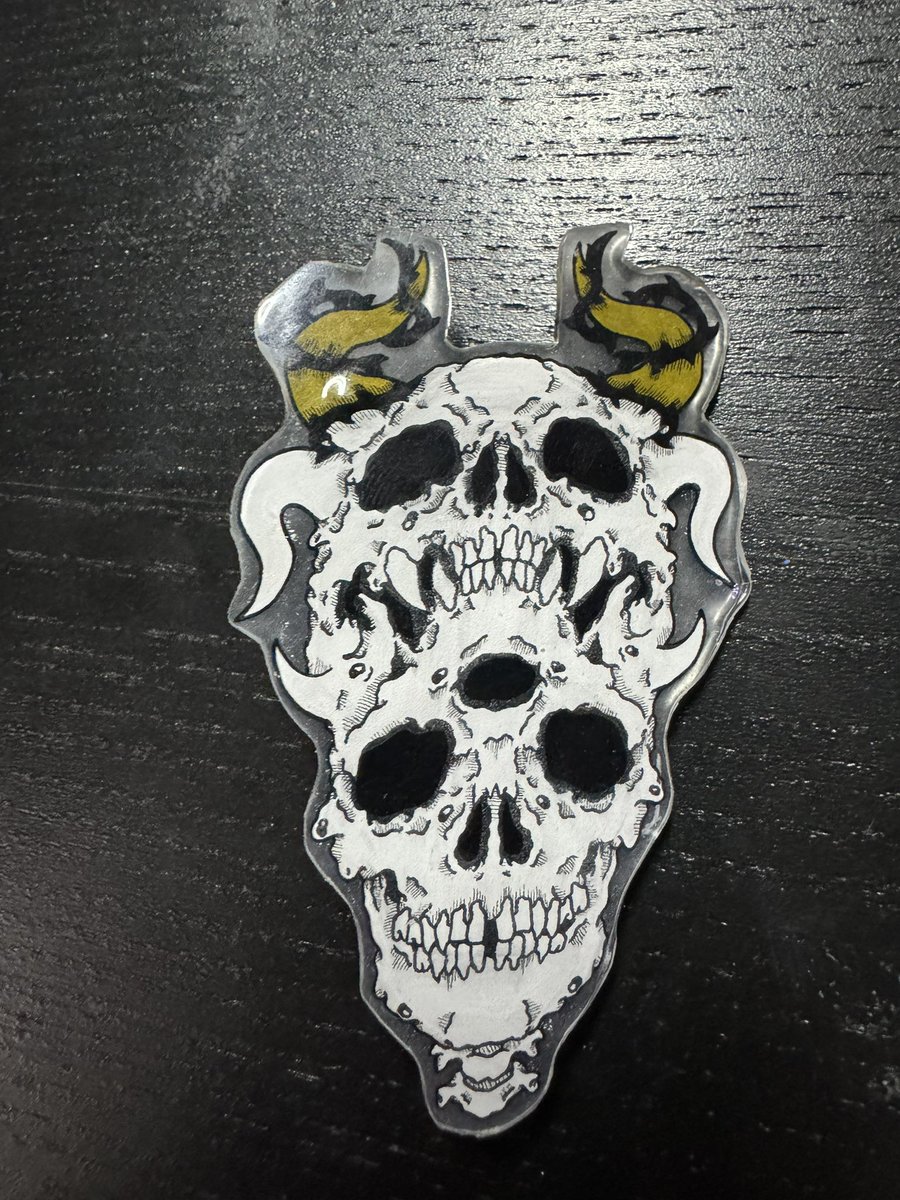 midmoon_art's tweet photo. -Unholy ones- prey to the vines
Keychain and badges
 
No.2 golden horns 
Black vines

#keychains #unholyones #art #drawing #skull #skullart #handmade #gothic #gothicart #skulldrawing #skullkeychain #artworks #homemade #demonicskull #skullkeychain https://t.co/xgLEEhfbtc