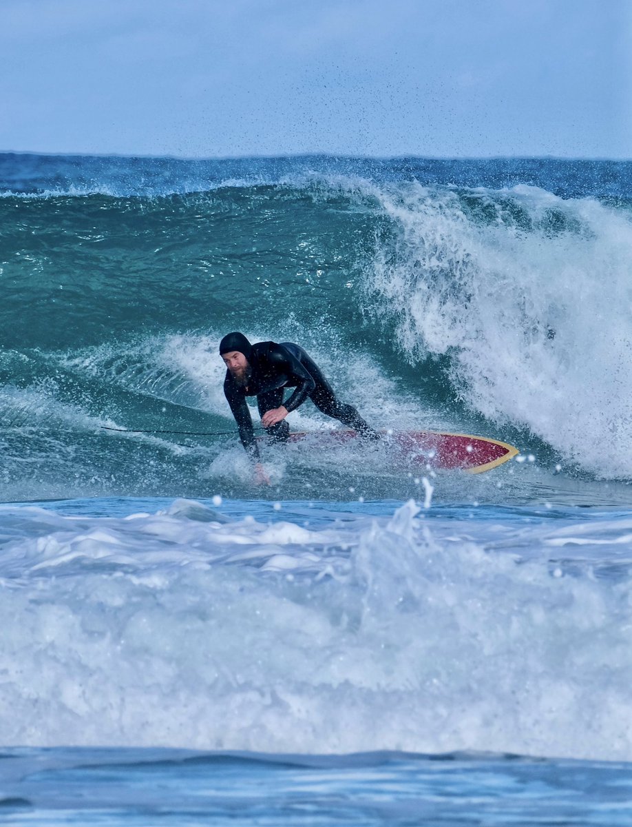 Surfers on Porthmeor.
#cornwall #kernow #lovecornwall #uk #cornishcoast #sea #ocean #visitcornwall #greatbritain #amazingcornwall  #stives #stivescornwall #igerscornwall #porthmeor #surf #waves #beach #surfing #surfers @surfers_planet #porthmeor @beauty_cornwall