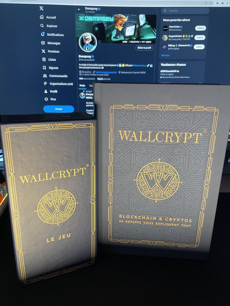 DAY 2.

On continue les #25KDO 🎁 avec la présentation de <a href="/WallCrypt/">Wallcrypt</a> 📚

Pour fêter ça, on vous offre 1 Livre + 1 jeu de société spécial Blockchain! 🌐 (Valeur 80$)

Pour participer:

🖤RT &amp; Like
🔥 Follow <a href="/WallCrypt/">Wallcrypt</a> &amp; <a href="/DempseyWeb3/">Dempsey</a>
🫂 Tag 2 crypto bro

(oh la bête de photo 😂)