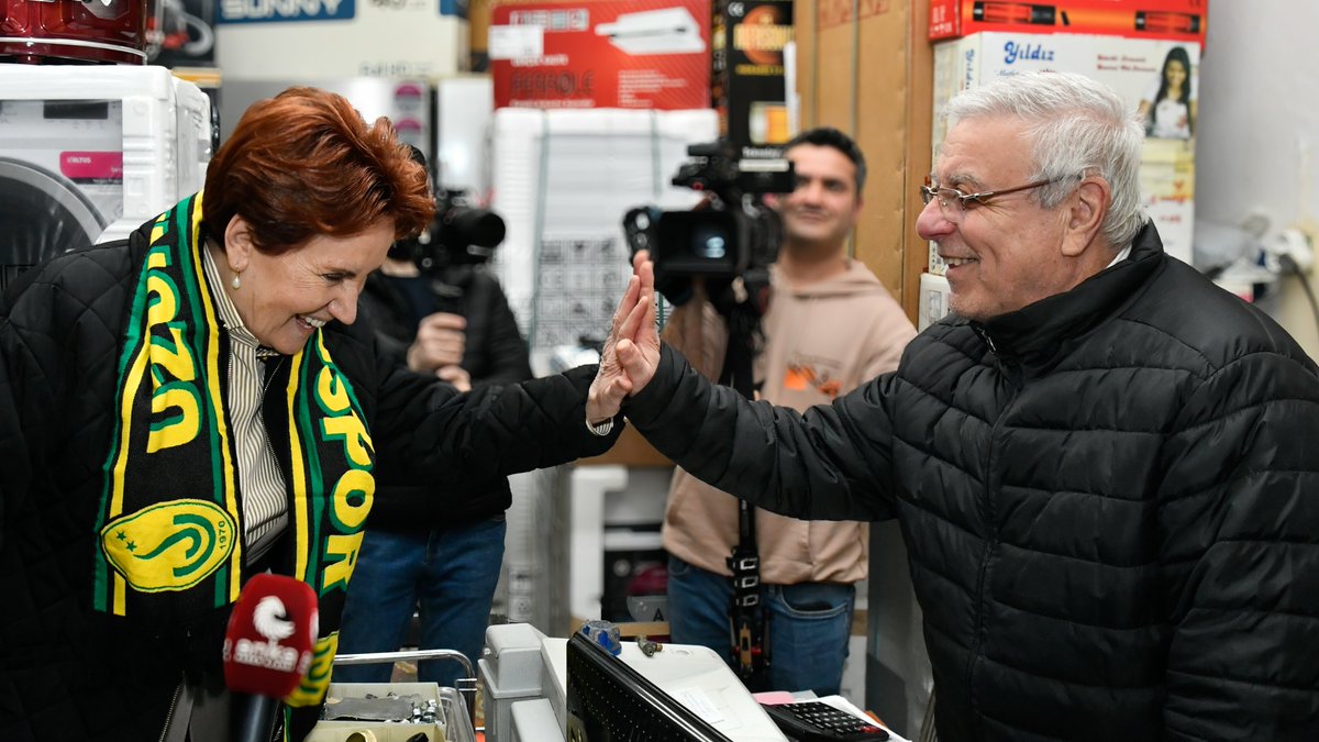 meral_aksener's tweet photo. Memleketimizi vasata mahkûm eden tahterevalli oyununa son vermek için;

Uzunköprülü vatandaşlarımız da 31 Mart'ı bekliyor! https://t.co/0G62naCL93