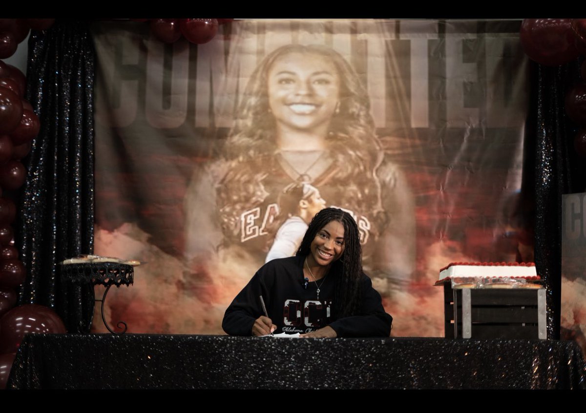 Ciara_Harris21's tweet photo. Signing day!!!🤍 https://t.co/1EoOCnVg5S