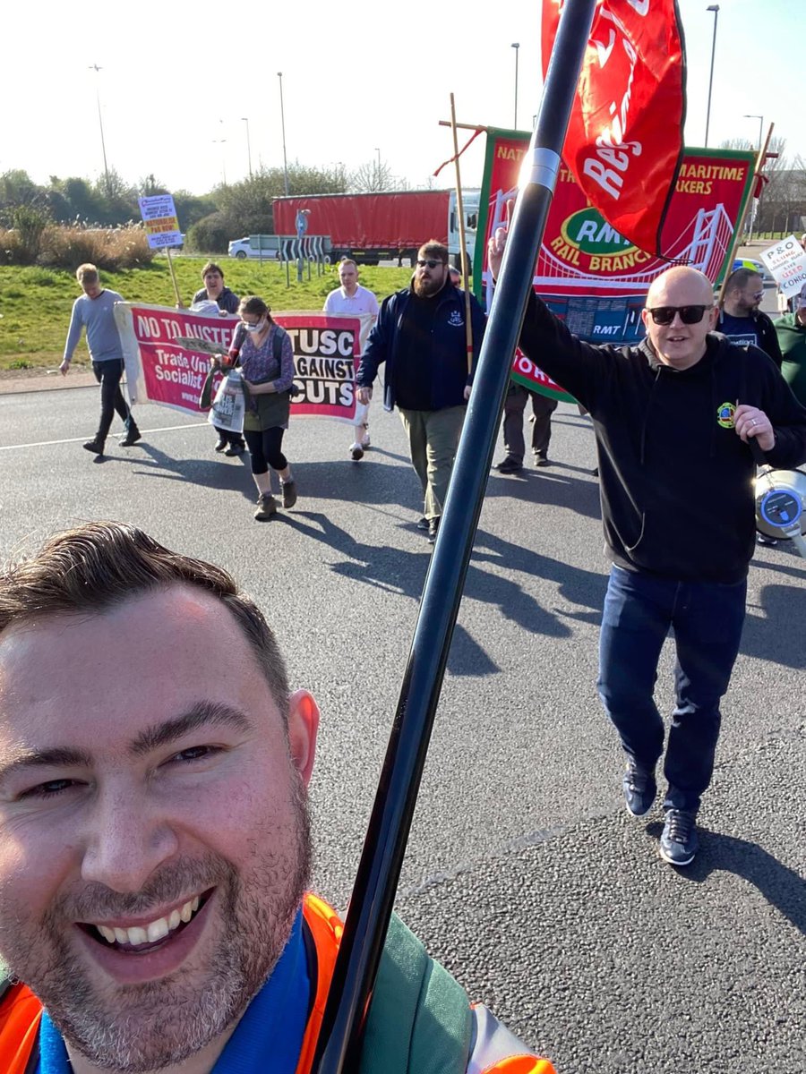 Two years ago today we went for a walk, and shut the whole of Hull down! We are still waiting for justice ✊ 📷- Neil Terry #dontgopando #RMT #fairferries #hull @RMTunion @KarlTurnerMP @hulllive @Hull_Labour @TUCYorksHumber @DianaJohnsonMP @VikingFMNews @RadioHumberside