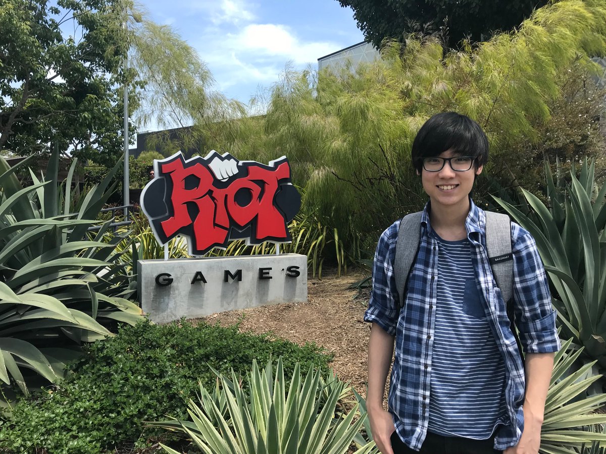Yesterday officially marked my last day at Riot. 5 years ago in this photo, for young me it was a dream job and more, then it became my reality for 3. It’s time for a new concept art journey though and I cant help but be excited even if it’s scary. Looking for new roles!
