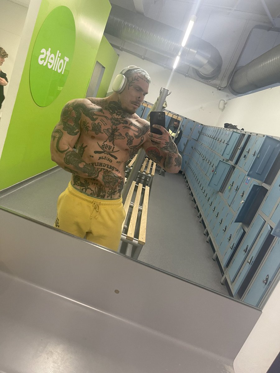 Oh you want to feel small? 💪🏼