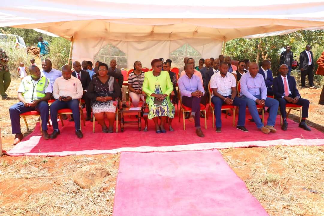 DiscoverMeru's tweet image. Yesterday The Meru County Governor, H.E  Kawira Mwangaza, presided over the official unveiling and commissioning ceremony of the 2.5km Mutunyi Community Elephant Fence in Buuri Sub-County.

For more information ,click on the link below 
discovermeru.co.ke/6367-2/

#tembeameru