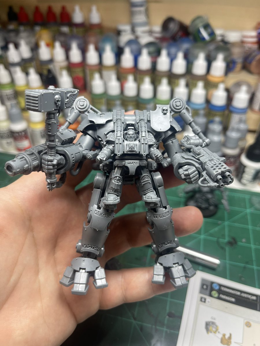 Got the Dread Knight (baby carrier) all done. 15 models left to go and then the painting assembly line begins. Getting really excited to start playing 40k.

#warhammer40k #greyknights