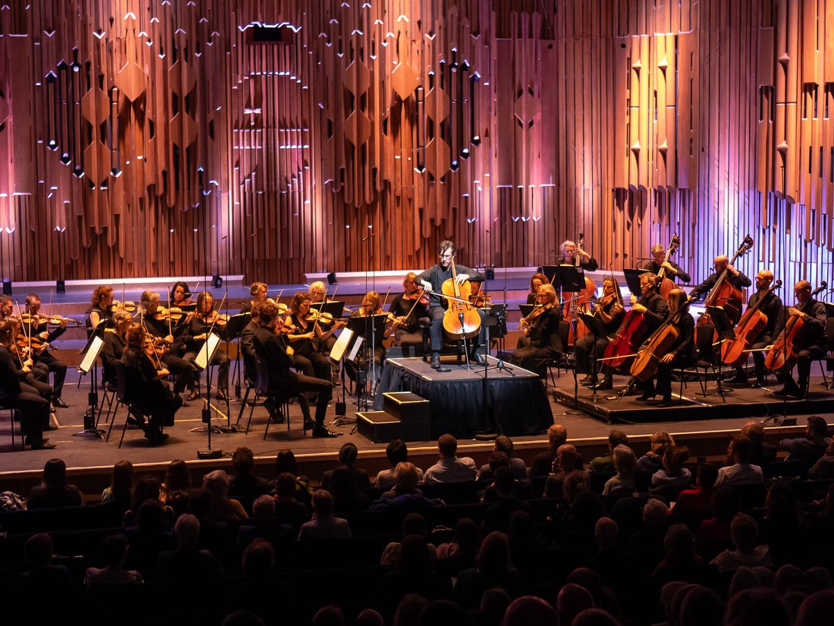 Listen in @BBCRadio3 tonight, 7:30pm, to hear our performance of Tavener’s timeless classic The Protecting Veil, recorded live @BarbicanCentre last month with @cellojohnston 🎧 Britten Sinfonia also plays Bartók's Divertimento and Beethoven's Grosse Fuge. bbc.co.uk/programmes/m00…