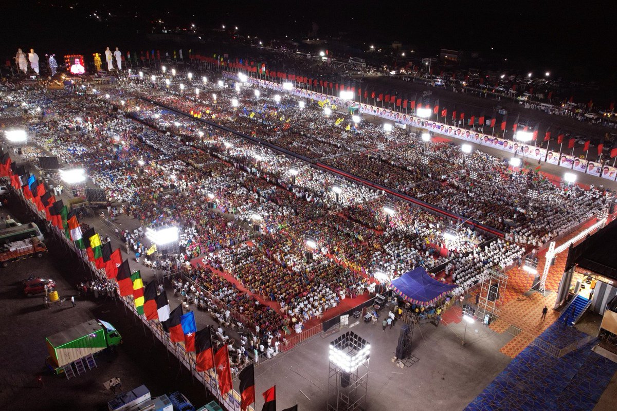 KanimozhiDMK's tweet photo. கழகத் தலைவர் - தமிழ்நாடு முதலமைச்சர் திரு. @mkstalin அவர்களின் தலைமையில், இன்று எட்டயபுரம் - சிந்தலக்கரையில் நடைபெற்ற பரப்புரைக் கூட்டத்தில் வாக்கு சேகரித்தோம். 

தூத்துக்குடிக்கு பல வளர்ச்சித் திட்டங்களைத் தந்த நம் கழகத் தலைவர் தலைமையிலான INDIA கூட்டணி நிச்சயம் வெற்றி பெறும். இந்தியாவைப் பாசிசத்தின் பிடியிலிருந்து மீட்டு, உதயசூரியன் ஒளிரும்!

@KKSSRR_DMK @TThenarasu @regupathymla @geethajeevandmk @ARROffice @RRajakannappan @mlavilathikulam