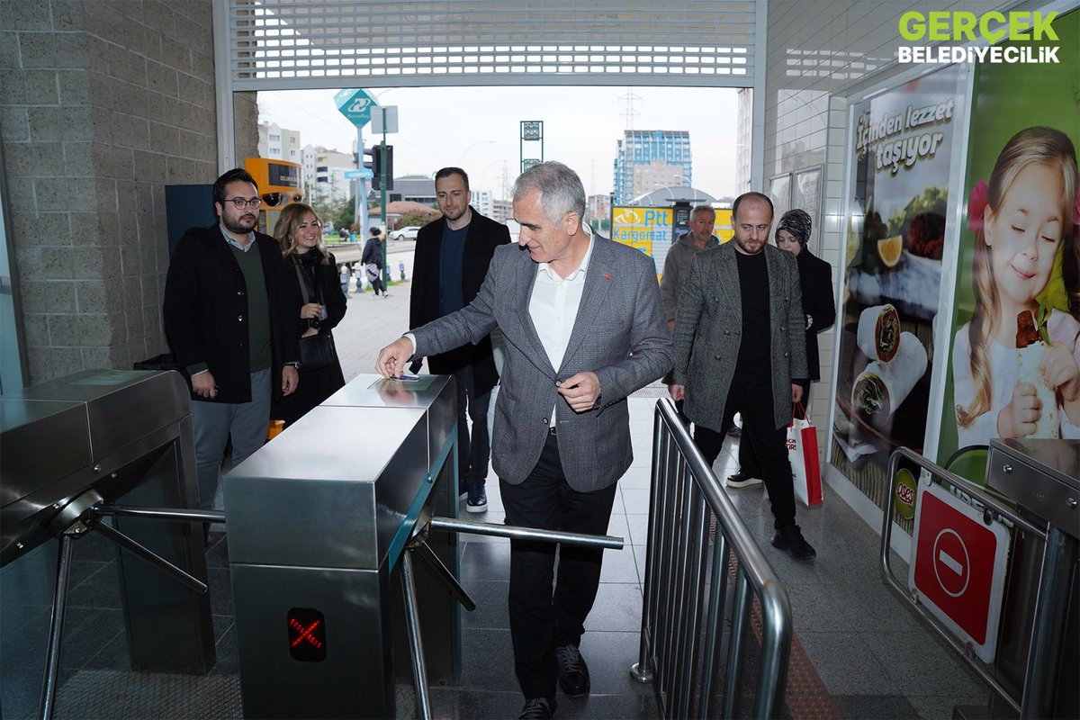 celilcolak's tweet photo. 🚉Metroda Vatandaşlarımızla Bir Araya Geldik.✅
.
#Bursaray #Değiştir #Bursa #Nilüfer #DeğiştirNilüfer #Celilçolak https://t.co/ZwUqdPf7NA