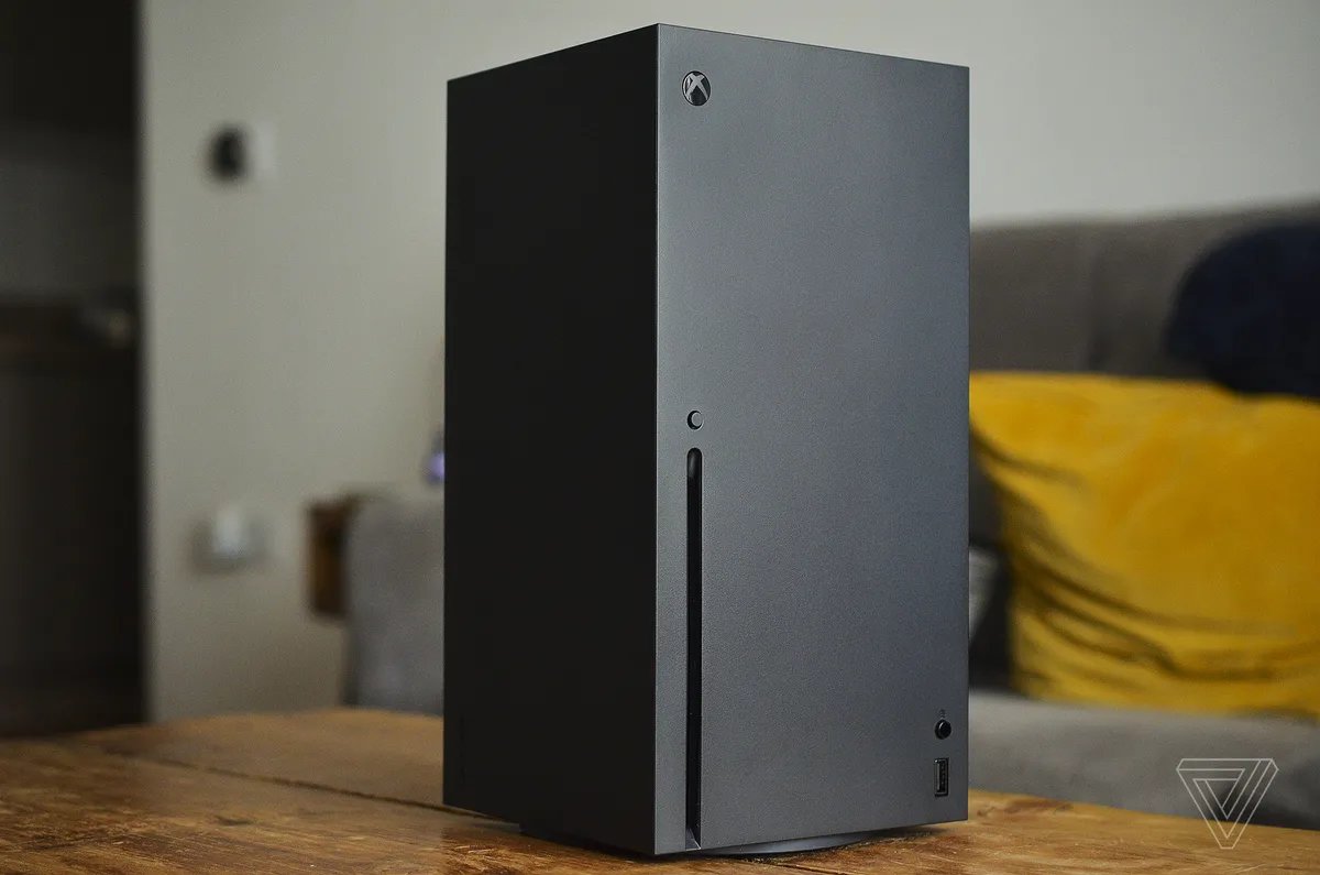 tomwarren's tweet photo. Xbox chief Phil Spencer has hinted that PC game stores like Epic Games may appear on Xbox. Spencer hints at "opening up" the Xbox model 👀 https://t.co/aU6DfdenVs https://t.co/x18eaJrwdT