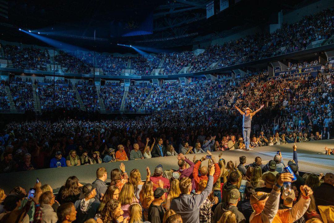 Happy Birthday, @KennyChesney 🎉 Taking it 🔙 to last year’s sold out ‘I Go Back Tour’ at the BJC 🫶