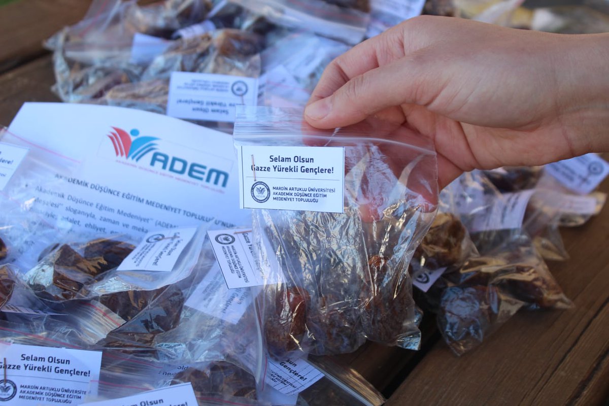 " Selam Olsun Gazze Yürekli Gençlere."

Bugün <a href="/ebsmardin2/">EBSMardin2</a> destekleriyle Gazze için hurma dağıtımında bulunduk. 
vefat eden  Gazze Yürekli Gençleremizin Allah şehadetini kabul eylesin.
<a href="/_aliyalcin_/">Ali YALÇIN</a> <a href="/mstemrebalci/">Mesut Emre Balcı</a>  
<a href="/ibrahimozcosar/">ibrahim özcoşar</a> <a href="/fasihdinc/">Fasih Dinç</a>