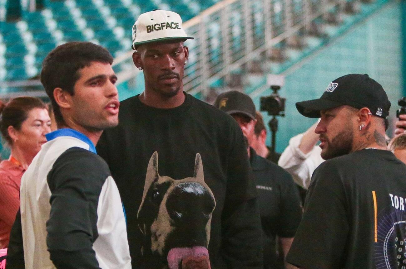 Carlos Alcaraz, Neymar Jr y Jimmy Butler / Foto vía ATP Tour