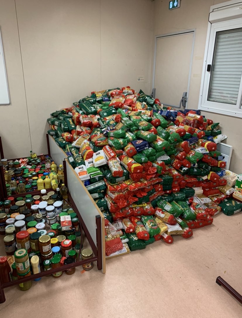 Clap de fin pour notre campagne solidaire made in @Groupe_ESA 🎬

6 Tonnes de denrées alimentaires et produits d’hygiène récoltés au profit des associations étudiantes d’Angers ! Une première très réussie grâce aux 100 bénévoles ultra-motivés 🤝🏻 

<a href="/BanquesAlim/">Banques Alimentaires</a> @Agrisontducoeur