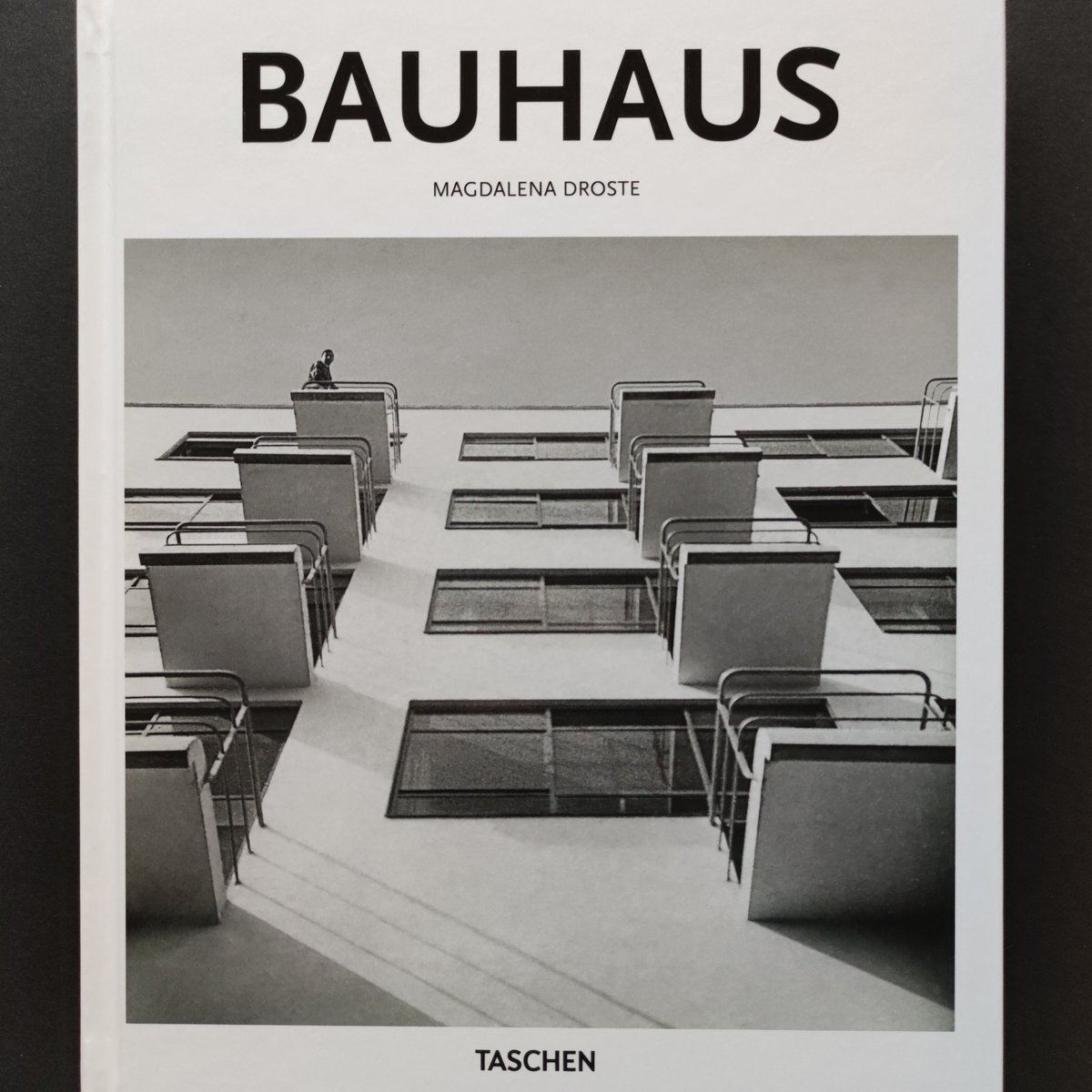 Bauhaus. #weekend #read #buch #book #dontmissit #taschen #kollektion #bauhaus #design #handwerk #kunst #weimar #dessau #berlin #photogram #instagramingolstadt