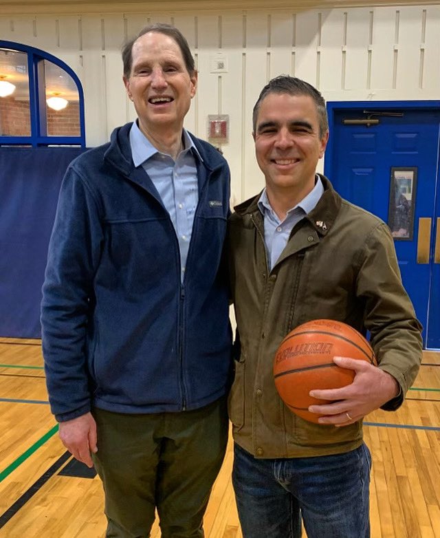 Excellent day in the gym with the best in the game @RonWyden . Thank you to our senator for continuing to fight for Central Oregon kids and the expanded child tax credit!