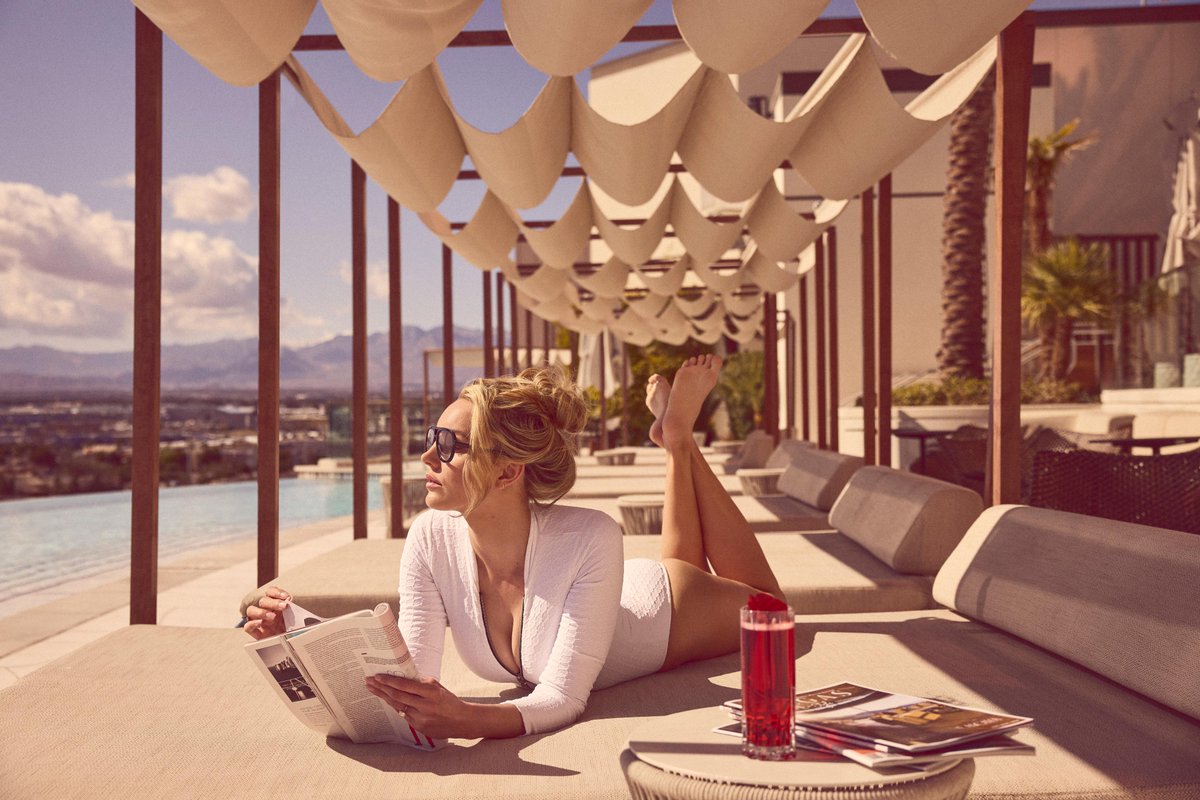 Sunbathe with a stunning view at Athena Infinity Ultra Pool. ☀️ Relax in one of the many complimentary loungers or upgrade to one of our daybeds or cabanas – choose your luxury. rwlasvegas.com/experiences/po…