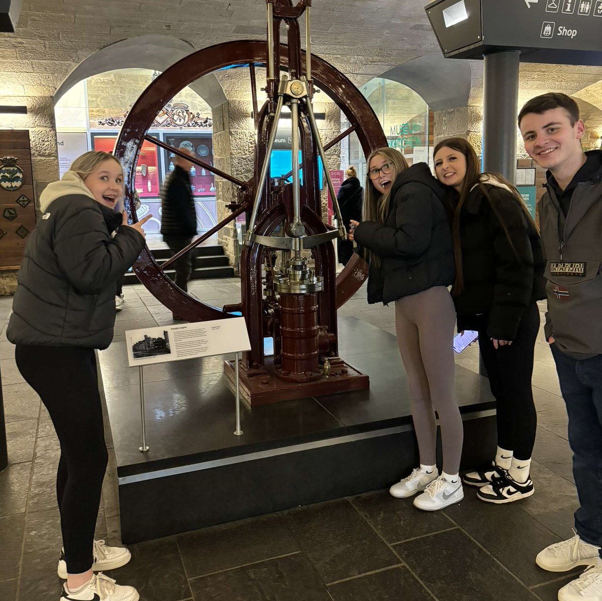 Our Travel & Tourism students explored Edinburgh's rich culture ! 🏰 They had a great time taking in the sights, and it is one of many trips our students take during their studies!