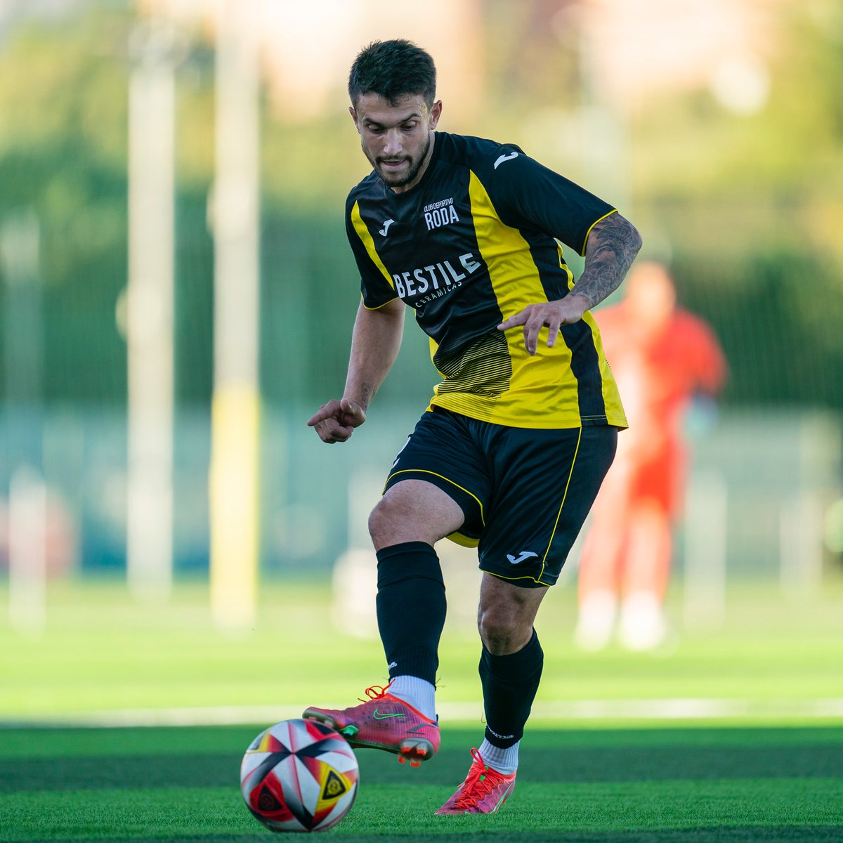 ¡Luismi Ruiz, centenario con el #CDRoda 💯!

Ante el Torrellano, el lateral ondense alcanzó los 1️⃣0️⃣0️⃣ partidos ligueros como gualdinegro, convirtiéndose en el séptimo integrante de la actual plantilla en lograr este hito.

¡Por muchos más, <a href="/LuisRF12/">Luismi Ruiz</a> ⚫️🟡 !

#CDRoda #SomRoda
