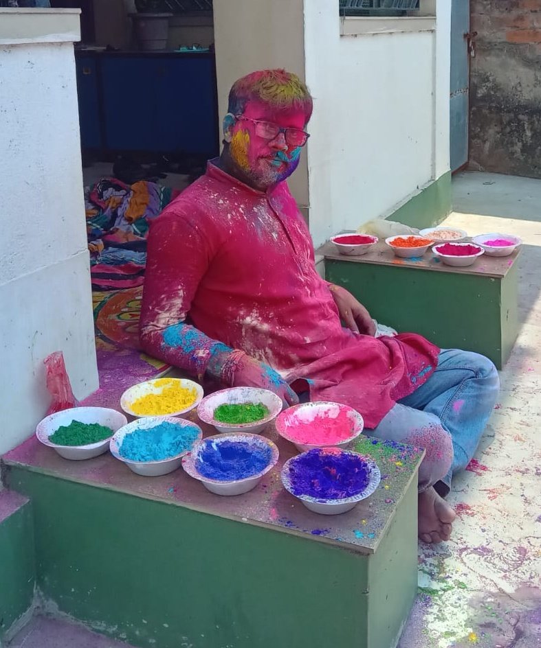 The Way Team OSCAR INDIA celebrate festival of colors. Happy Dol Yatra. #hamradio #FestivalOfColours #Holi #DolPurnima @amrita_vu3cvc @arrl @RiaJairam @OnkarNath_IRRS @vu2rs @nil577 @c_leenardni @DoT_India