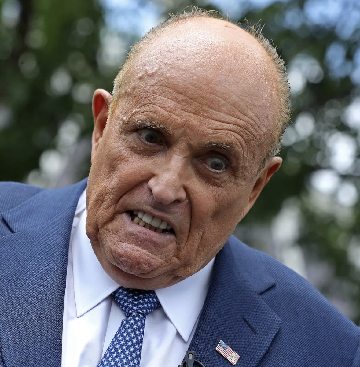 BREAKING: An eavesdropping guest at Mar-a-Lago overhears MAGA thug Rudy Giuliani whining that he 'he wakes up everyday and can’t believe it’s real' now that his life has been destroyed be bankruptcy and court cases. But it gets even better... According to The New York Post, the…