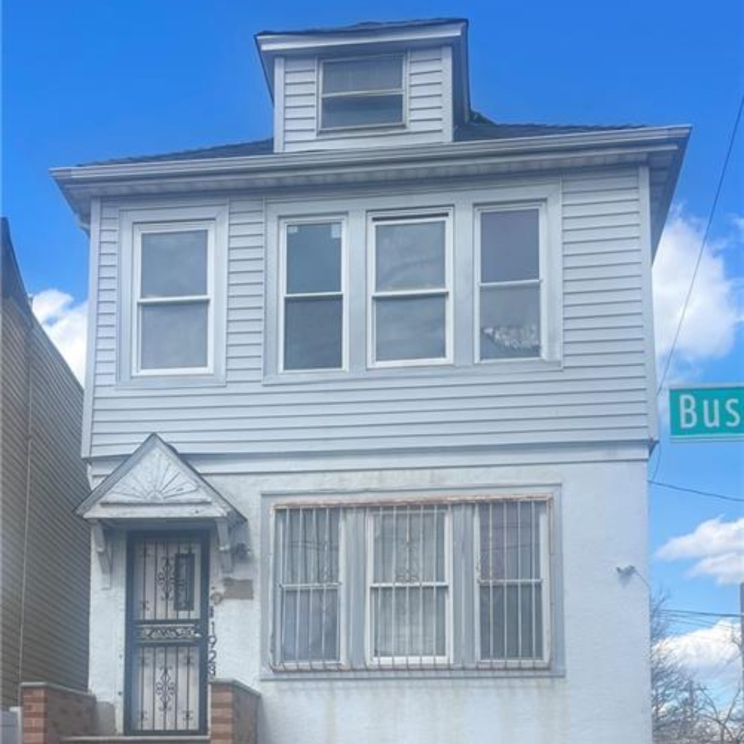 Sprawling 2-Family Home in Serene Neighborhood

🔥Move up to this Home & we will 𝐁𝐮𝐲 𝐘𝐨𝐮𝐫𝐬!*🔥

✅ Multi-Family
✅ Beautiful Yard
✅ 3 Car Garage
CALL OR TEXT 'Bussing'  TO  THIS NUMBER:
917-779-0292!
#bronx #besmatchrealty #bronxrealestateagent #nyrealtors
