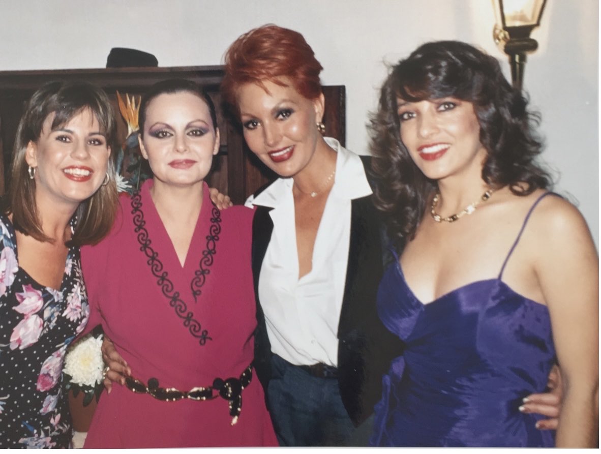 “Del Baúl de Los Recuerdos” en su aniversario luctuoso recordando a la española más  mexicana #RocioDurcal, en la foto con #LeticiaPerdigon, #SoniaInfante, y yo.
