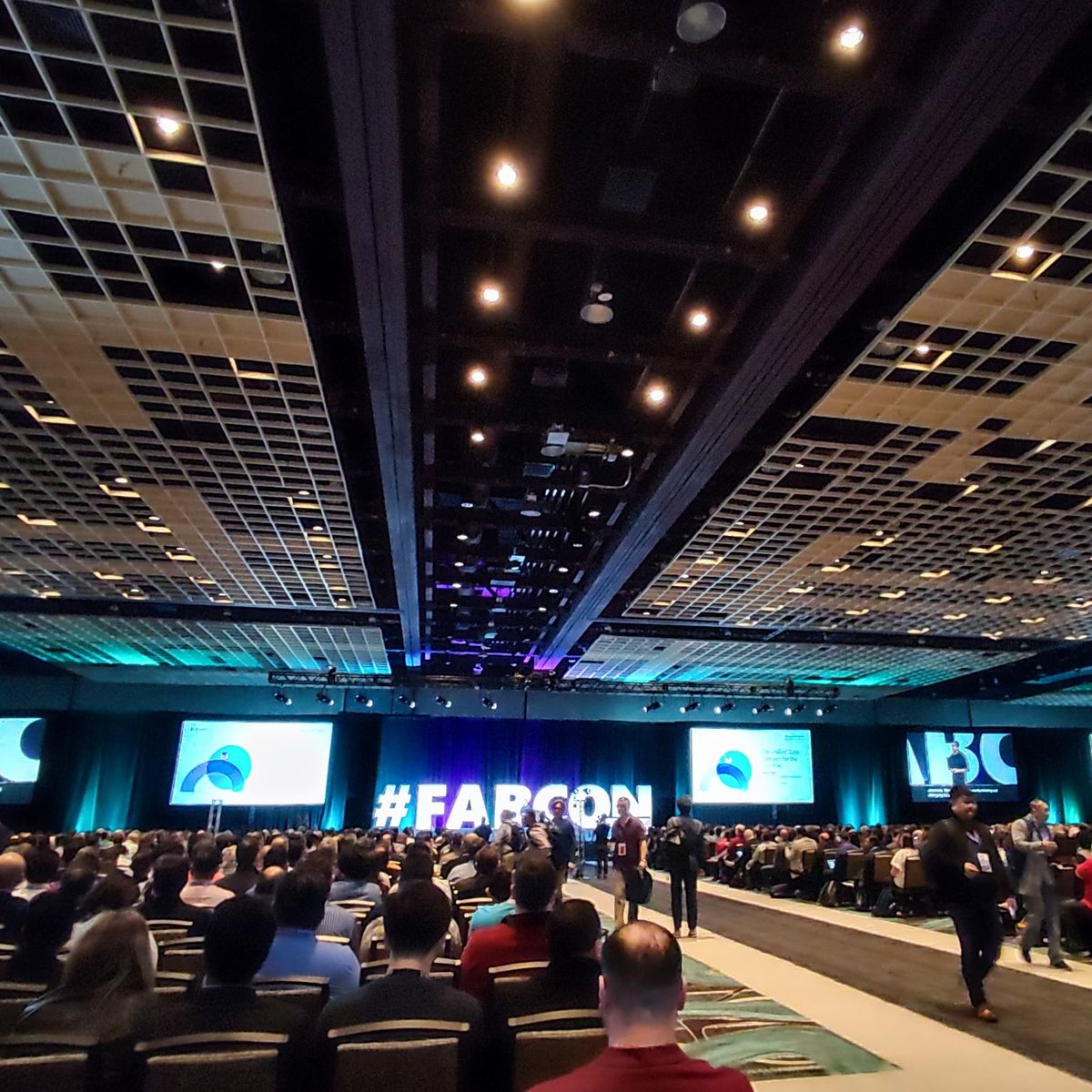 The WillDom team has just touched down in Las Vegas for the first annual Microsoft Fabric Community Conference! 🌟

🚀Thiago Abreu, Cloud Solutions Architect at WillDom Marilia, is there to soak up all the insights on how Microsoft Fabric can revolutionize organizations.